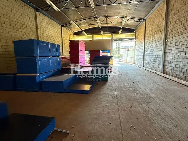 Galpão / Barracão com 400m², para alugar, no bairro Jardim América em Paulínia