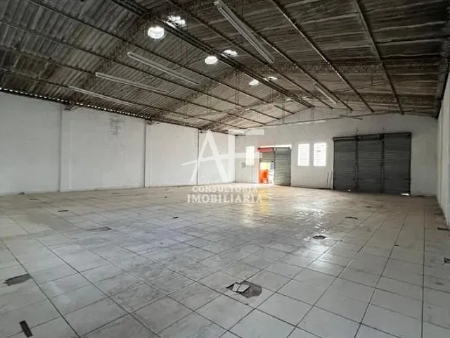 Galpão / Barracão com 500m², para alugar, no bairro Centro em Taubaté