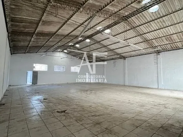 Galpão / Barracão com 500m², para alugar, no bairro Centro em Taubaté