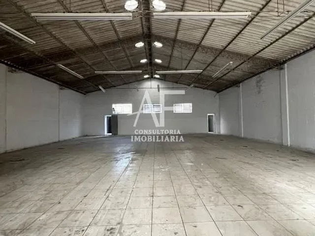 Galpão / Barracão com 500m², para alugar, no bairro Centro em Taubaté