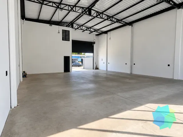 Galpão / Barracão com 338m², para alugar, no bairro Jardim Planalto em Salto