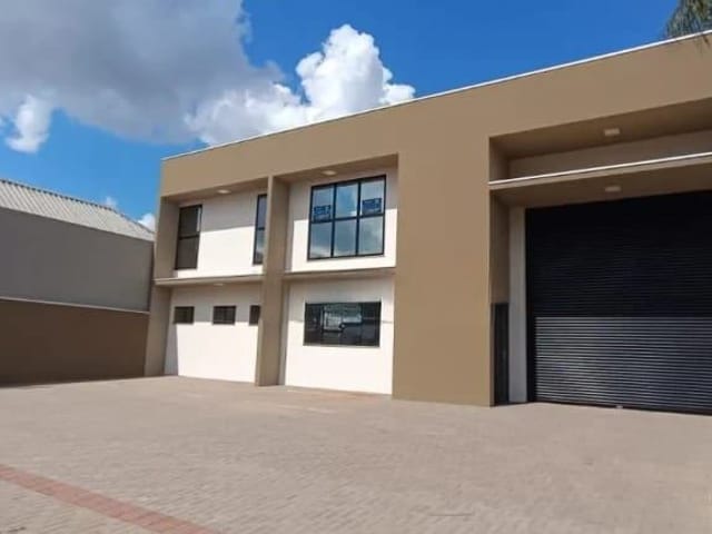 Galpão / Barracão com 593m², para alugar, no bairro Centro em Cambé