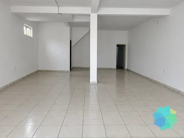 Galpão / Barracão com 200m², para alugar, no bairro Loteamento Terras de São Pedro e São Paulo em Salto