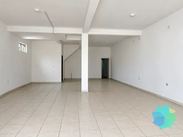 Galpão / Barracão com 200m², para alugar, no bairro Loteamento Terras de São Pedro e São Paulo em Salto