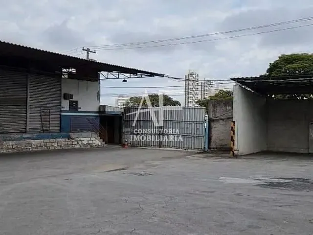 Galpão / Barracão com 2400m², para alugar, no bairro Caixa d'Água em Taubaté