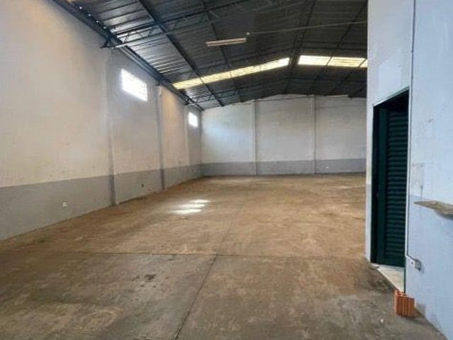 Galpão / Barracão para alugar, no bairro Centro em Cambé