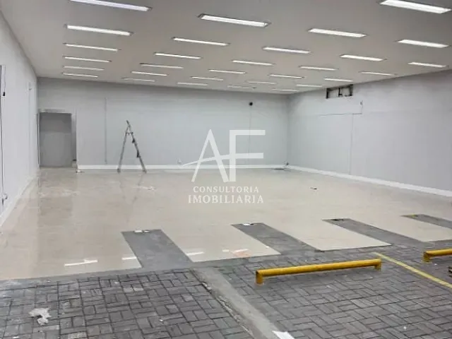 Galpão / Barracão com 275m², para alugar, no bairro Centro em São José dos Campos