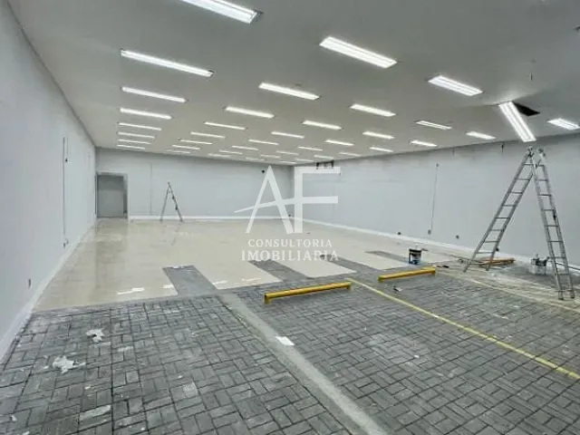 Galpão / Barracão com 275m², para alugar, no bairro Centro em São José dos Campos