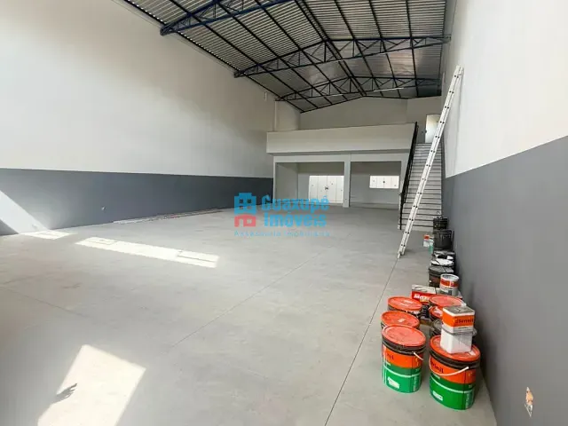 Galpão / Barracão com 200m², para alugar, no bairro Jardim Aeroporto em Guaxupé