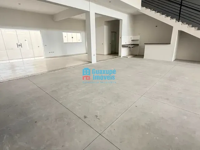 Galpão / Barracão com 200m², para alugar, no bairro Jardim Aeroporto em Guaxupé