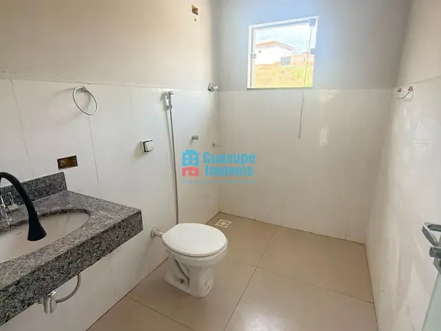 Galpão / Barracão com 200m², para alugar, no bairro Jardim Aeroporto em Guaxupé