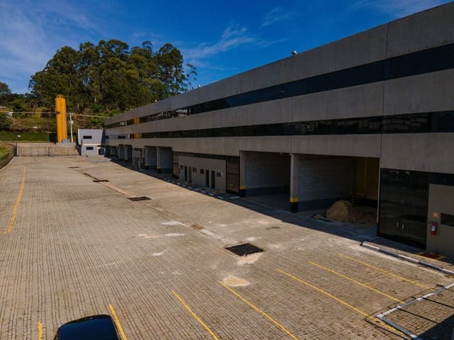 Galpão / Barracão com 7500m², à venda, no bairro Jardim do Rio Cotia em Cotia
