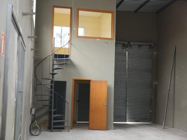 Foto do Galpão / Barracão - Galpão à venda, 130 m² por R$ 390.000,00 - Chácaras Reunidas - São José dos Campos/SP | INDEPENDENCE NEGOCIOS IMOBILIARIOS LTDA
