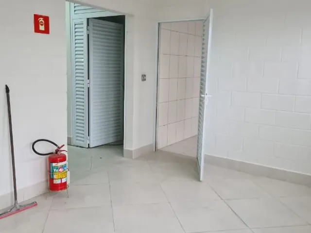 Galpão / Barracão com 800m², à venda, no bairro Chácara do Solar I (Fazendinha) em Santana de Parnaíba