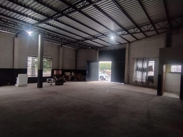 Galpão / Barracão com 350m², para alugar, no bairro Jardim Novo Horizonte em Rolândia