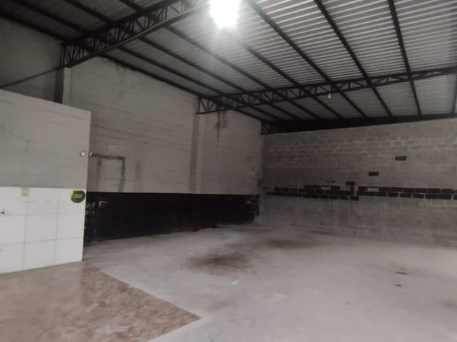 Galpão / Barracão com 350m², para alugar, no bairro Jardim Novo Horizonte em Rolândia