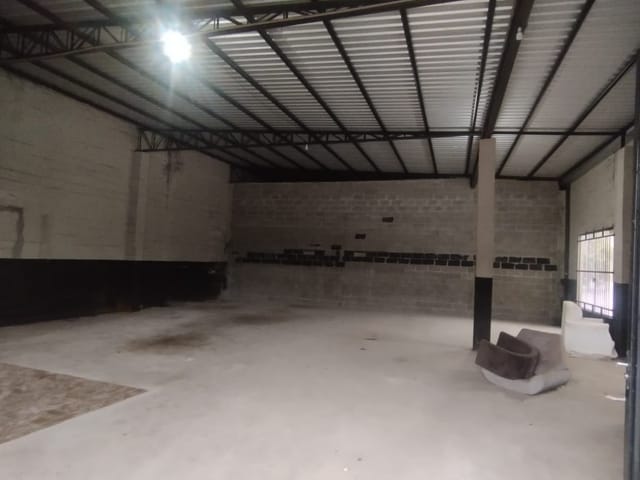 Galpão / Barracão com 350m², para alugar, no bairro Jardim Novo Horizonte em Rolândia