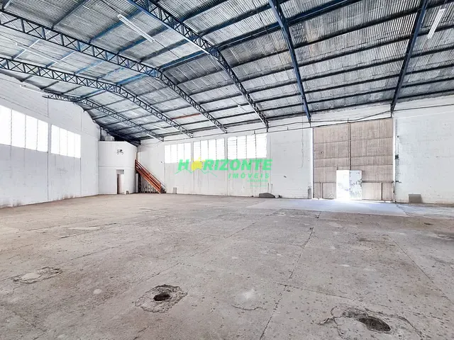 Galpão / Barracão com 1000m², para alugar, no bairro Jardim Satélite em São José dos Campos