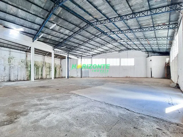 Galpão / Barracão com 1000m², para alugar, no bairro Jardim Satélite em São José dos Campos