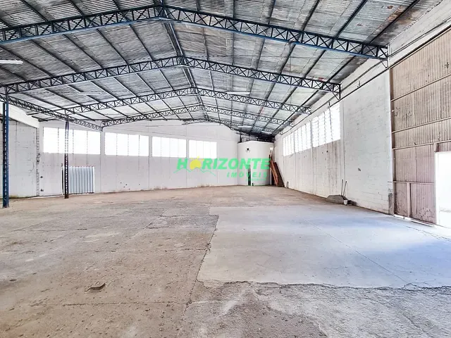 Galpão / Barracão com 1000m², para alugar, no bairro Jardim Satélite em São José dos Campos