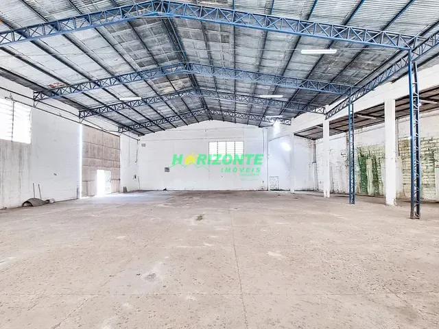 Galpão / Barracão com 1000m², para alugar, no bairro Jardim Satélite em São José dos Campos