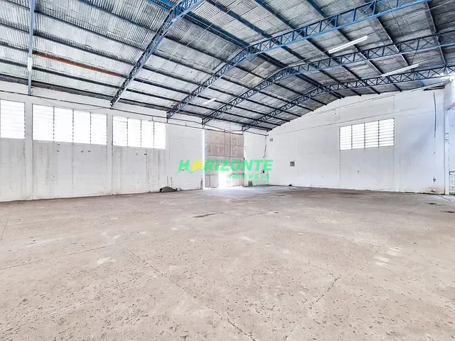 Galpão / Barracão com 1000m², para alugar, no bairro Jardim Satélite em São José dos Campos