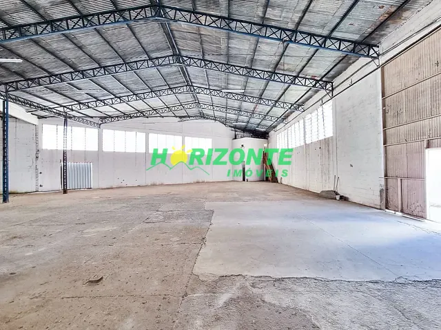 Galpão / Barracão com 1000m², para alugar, no bairro Jardim Satélite em São José dos Campos