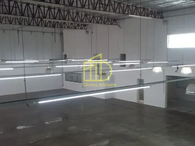 Galpão / Barracão com 900m², à venda, no bairro Vila Trujillo em Sorocaba