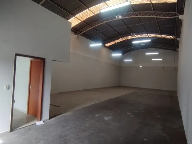 Galpão / Barracão para alugar, no bairro Jardim Riviera em Cambé