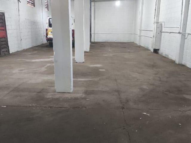 Foto do Galpão / Barracão - Galpão para alugar, 200 m² por R$ 2.800,00/mês - Cidade Nova - Uberaba/MG | ZUCATO IMOBILIARIA LTDA