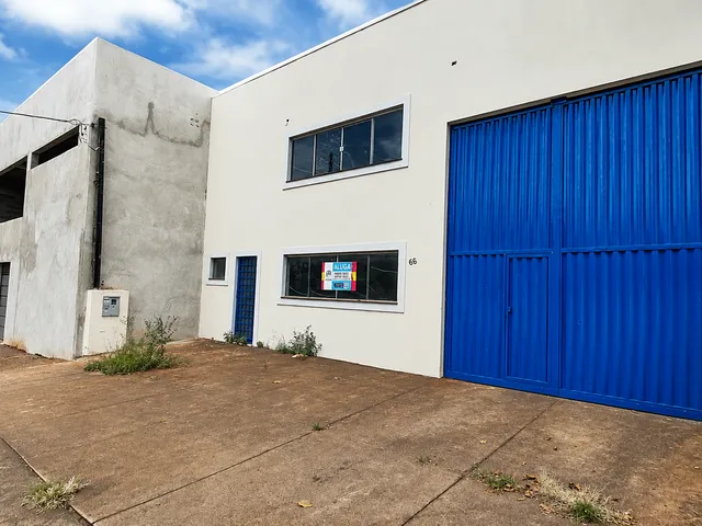Galpão / Barracão para alugar, no bairro Chácara Manella em Cambé
