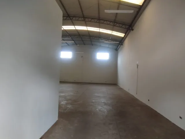 Galpão / Barracão para alugar, no bairro Chácara Manella em Cambé
