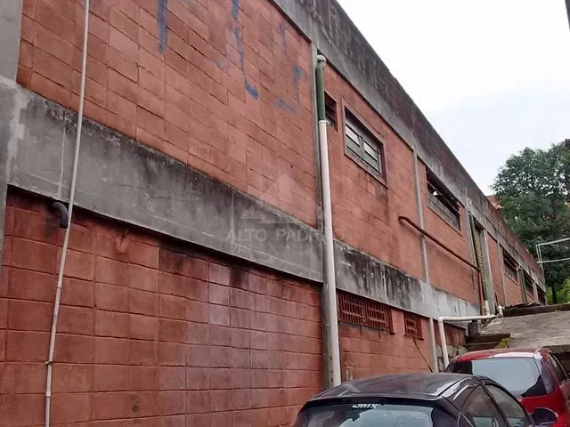 Galpão / Barracão com 1547m², à venda, no bairro Jardim Itapeva em Mauá
