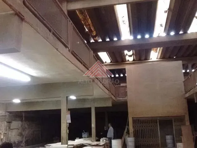 Galpão / Barracão com 1547m², à venda, no bairro Jardim Itapeva em Mauá