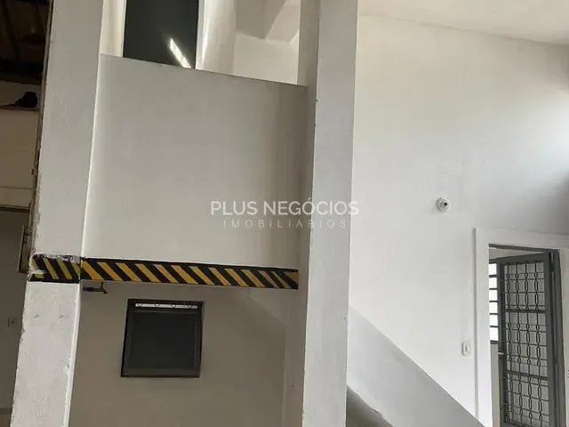 Galpão / Barracão com 483m², para alugar, no bairro Cajuru do Sul em Sorocaba