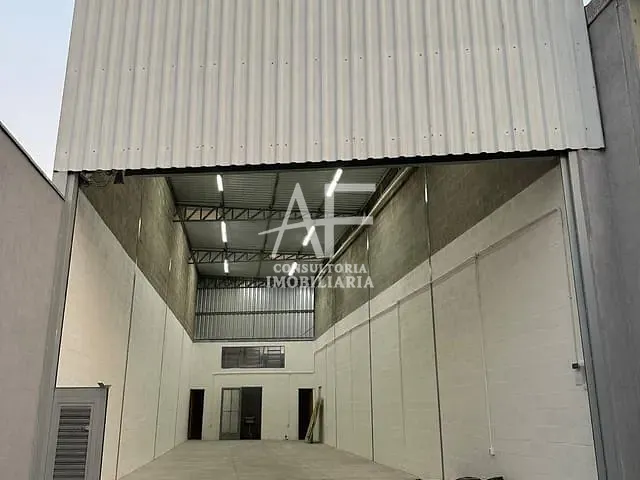 Galpão / Barracão com 170m², para alugar, no bairro Centro em Taubaté