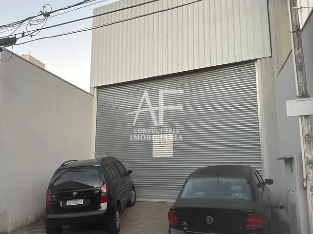 Galpão / Barracão com 170m², para alugar, no bairro Centro em Taubaté