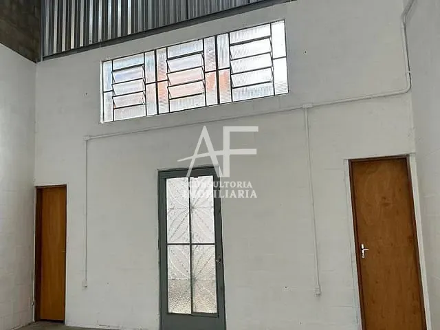 Galpão / Barracão com 170m², para alugar, no bairro Centro em Taubaté