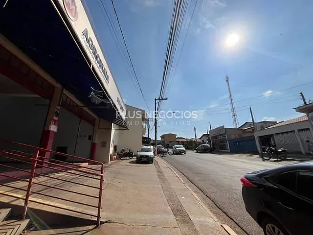 Galpão / Barracão com 750m², para alugar, no bairro Centro em Capela do Alto