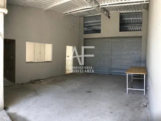Galpão / Barracão com 320m², para alugar, no bairro Parque São Luís em Taubaté