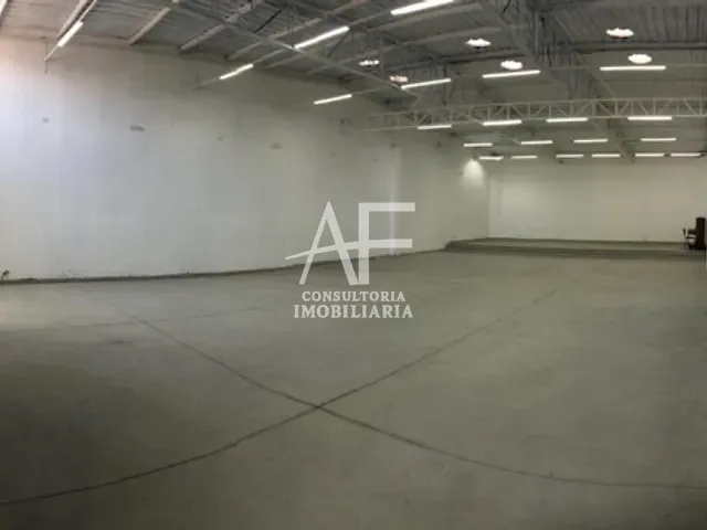 Galpão / Barracão com 320m², para alugar, no bairro Parque São Luís em Taubaté