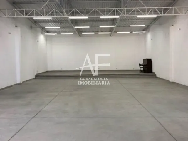Galpão / Barracão com 320m², para alugar, no bairro Parque São Luís em Taubaté