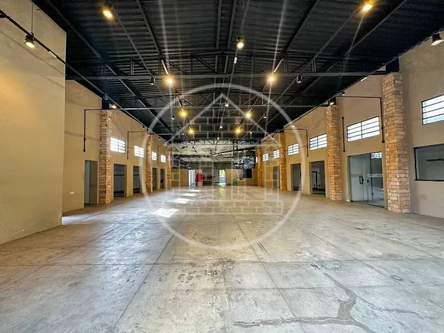 Galpão / Barracão com 955m², à venda ou para alugar, no bairro Vila Suzana em São Paulo