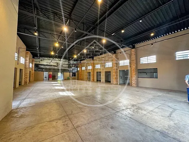 Galpão / Barracão com 955m², à venda ou para alugar, no bairro Vila Suzana em São Paulo