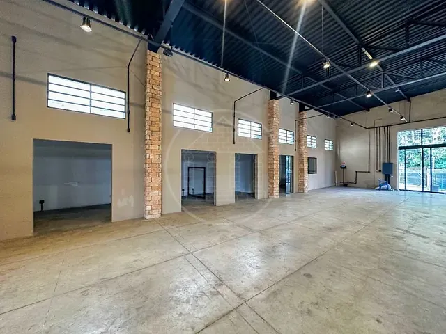 Galpão / Barracão com 955m², à venda ou para alugar, no bairro Vila Suzana em São Paulo