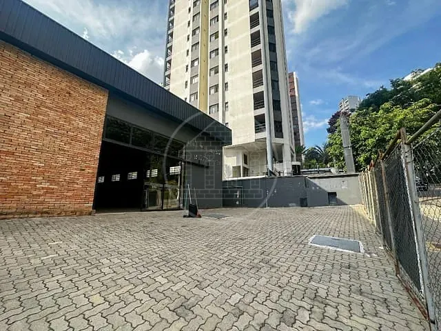 Galpão / Barracão com 955m², à venda ou para alugar, no bairro Vila Suzana em São Paulo