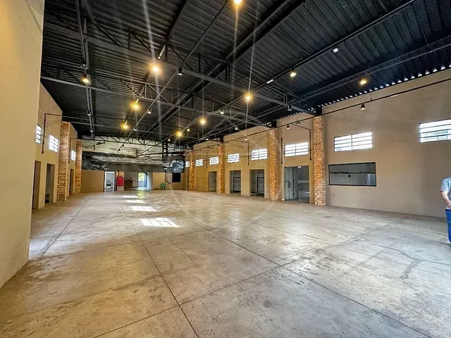 Galpão / Barracão com 955m², à venda ou para alugar, no bairro Vila Suzana em São Paulo