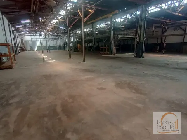 Galpão / Barracão com 1800m², para alugar, no bairro Centro em Atibaia