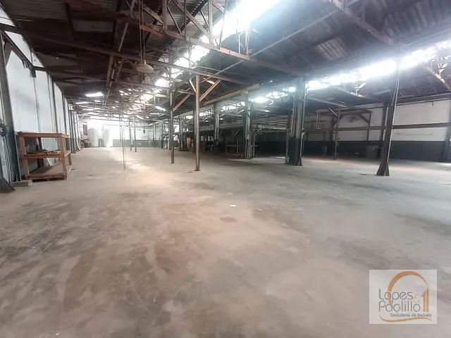 Galpão / Barracão com 1800m², para alugar, no bairro Centro em Atibaia