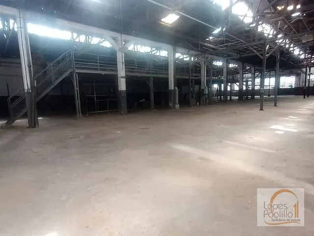 Galpão / Barracão com 1800m², para alugar, no bairro Centro em Atibaia